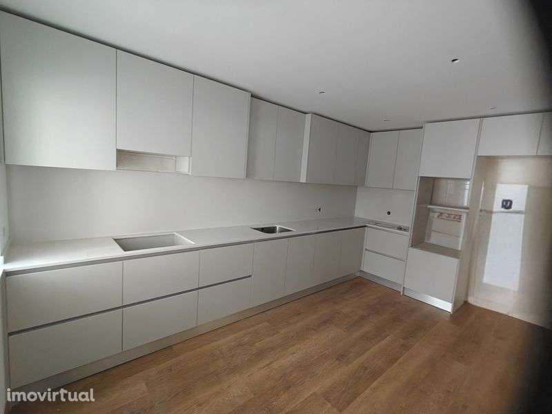 Moradia V3 +1 com piscina a 3 minutos do Palácio do Gelo - Grande imagem: 5/8