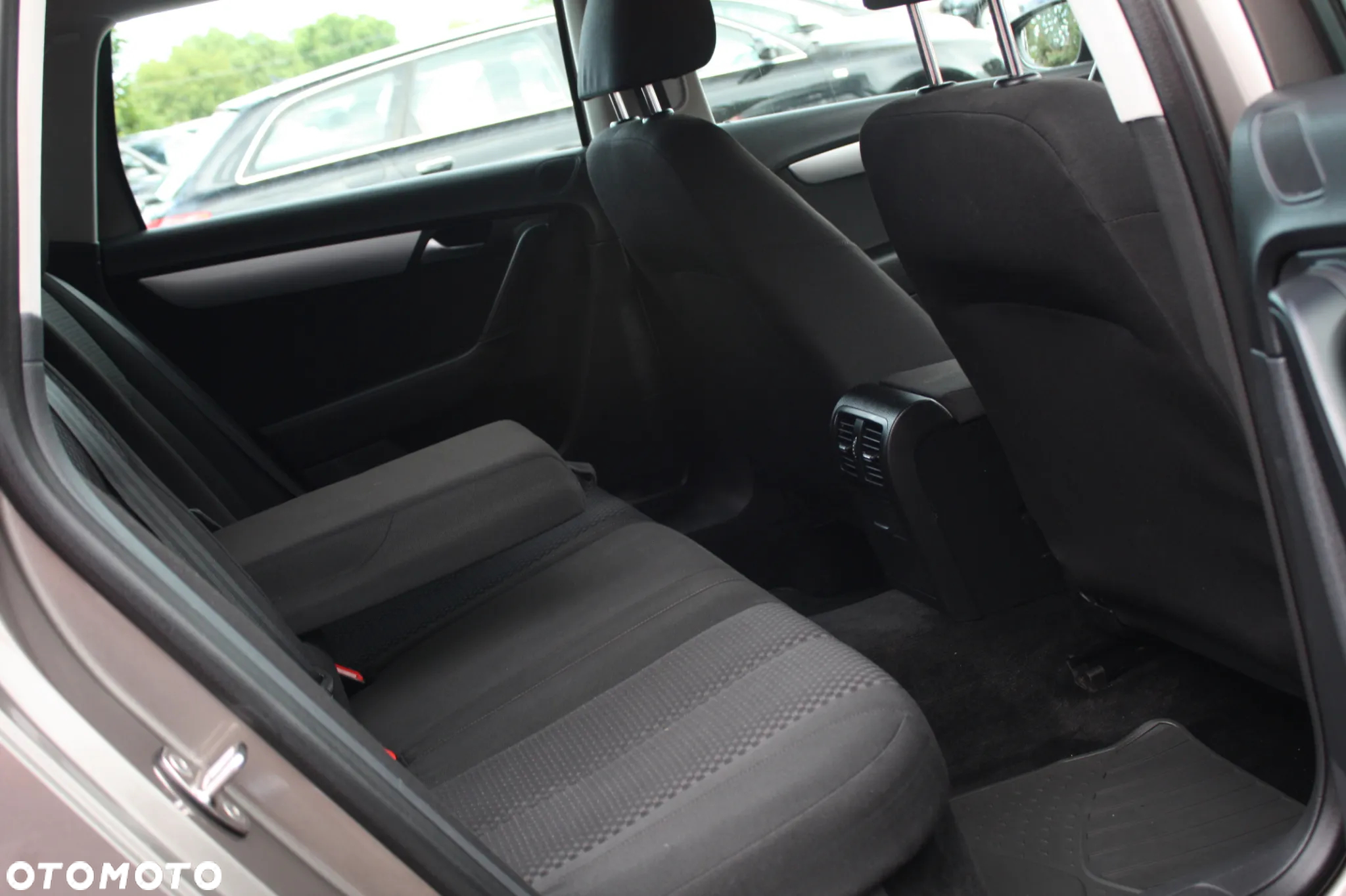 Volkswagen Passat 2.0 TDI Comfortline - 34