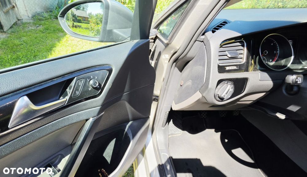 Volkswagen Golf - 11