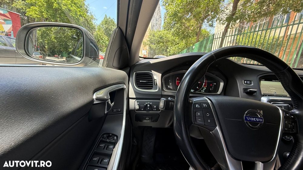 Volvo V60 D4 Geartronic Momentum - 2