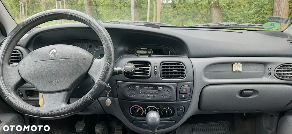 Renault Megane 1.4 RL Eco - 8