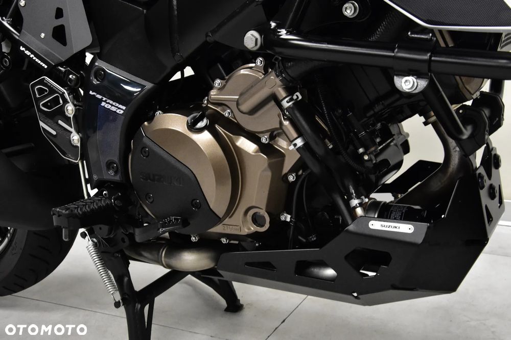 Suzuki DL - 28