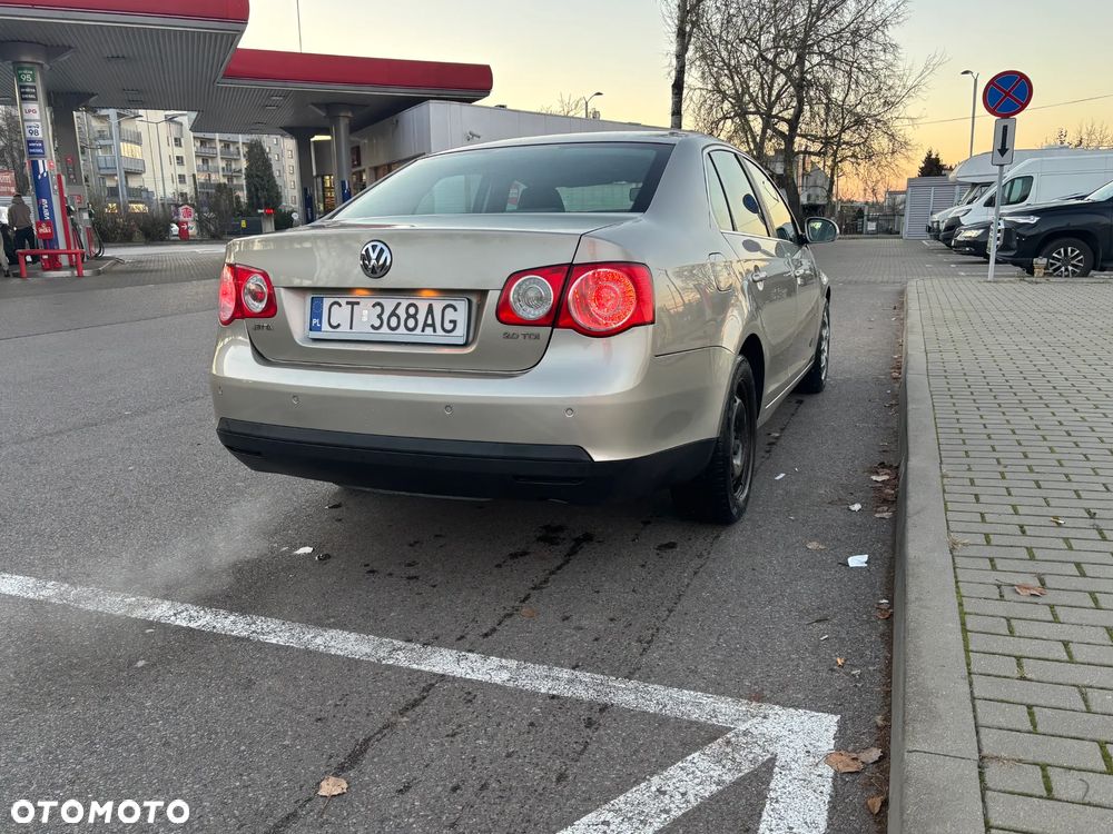Volkswagen Jetta 2.0 TDI DSG Comfortline - 5