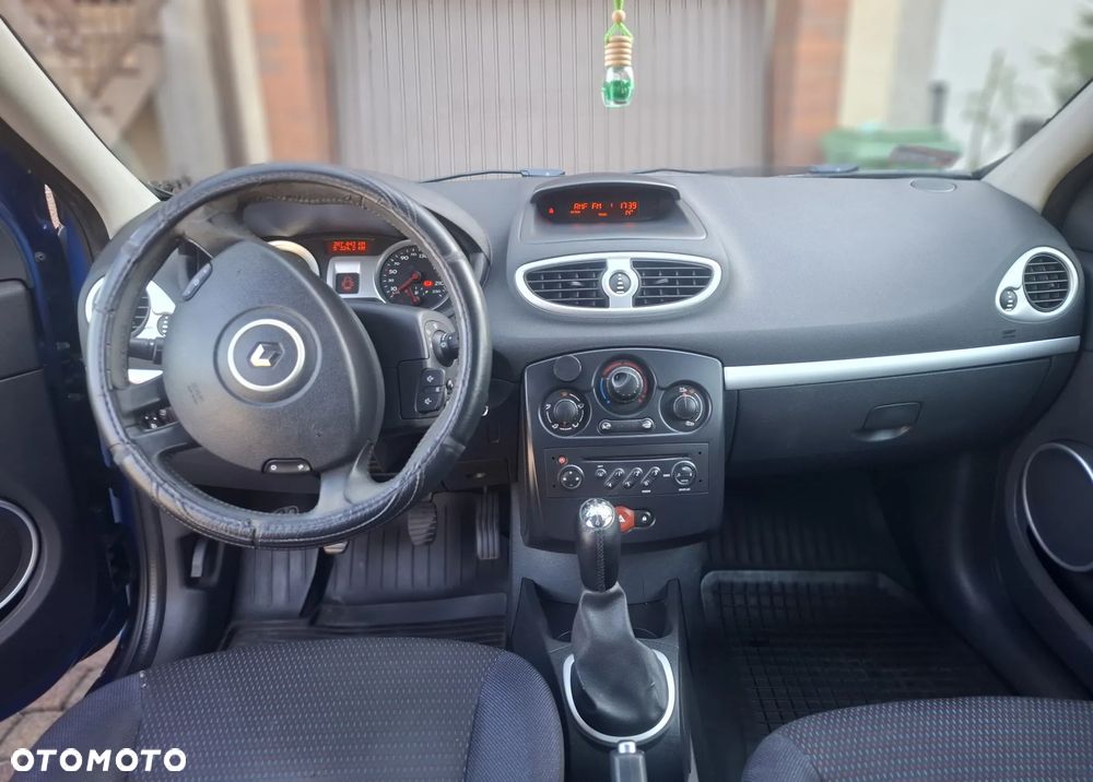 Renault Clio - 10