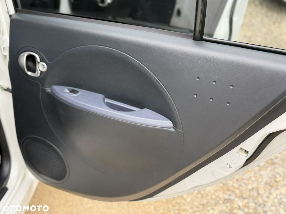 Peugeot iOn High Line - 26