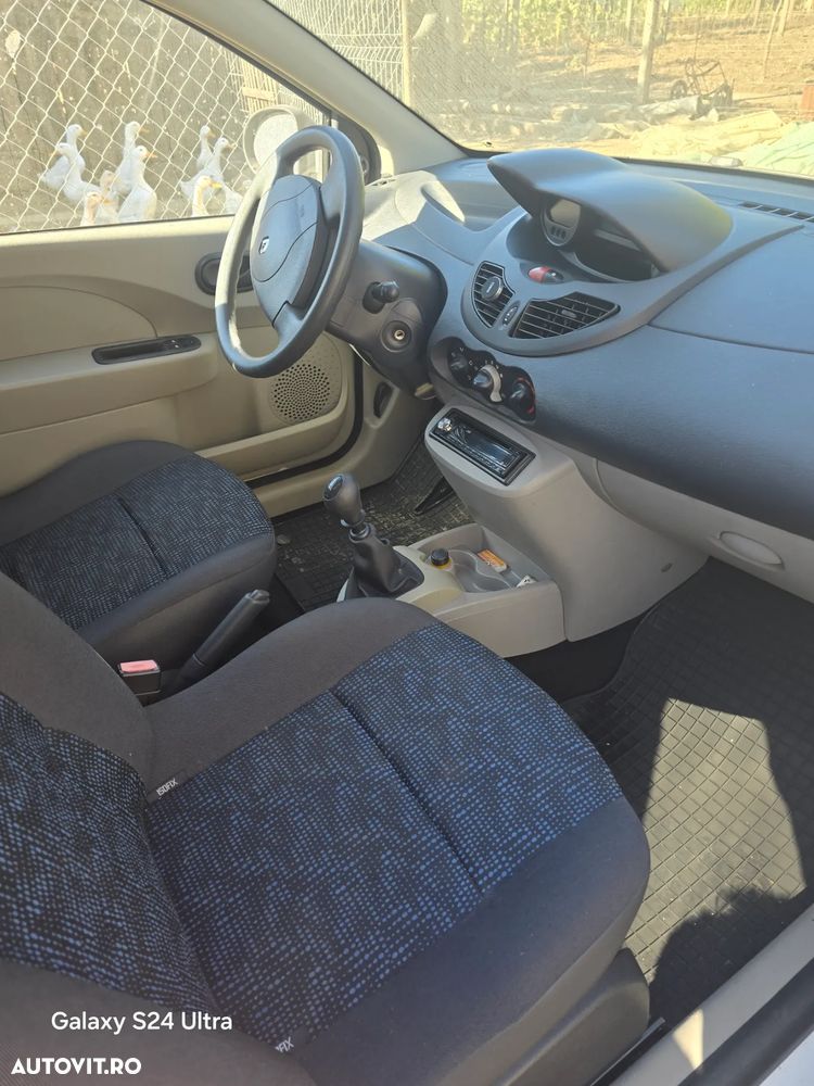 Renault Twingo 1.2 60 Authentique - 4