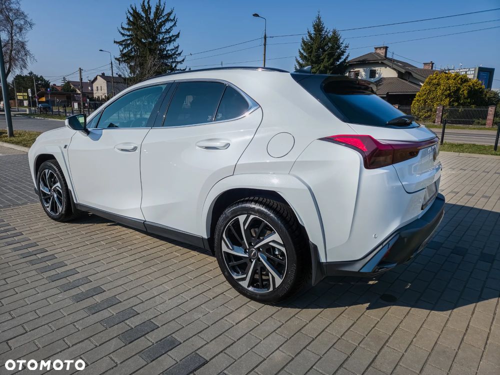 Lexus UX 250h F SPORT - 6