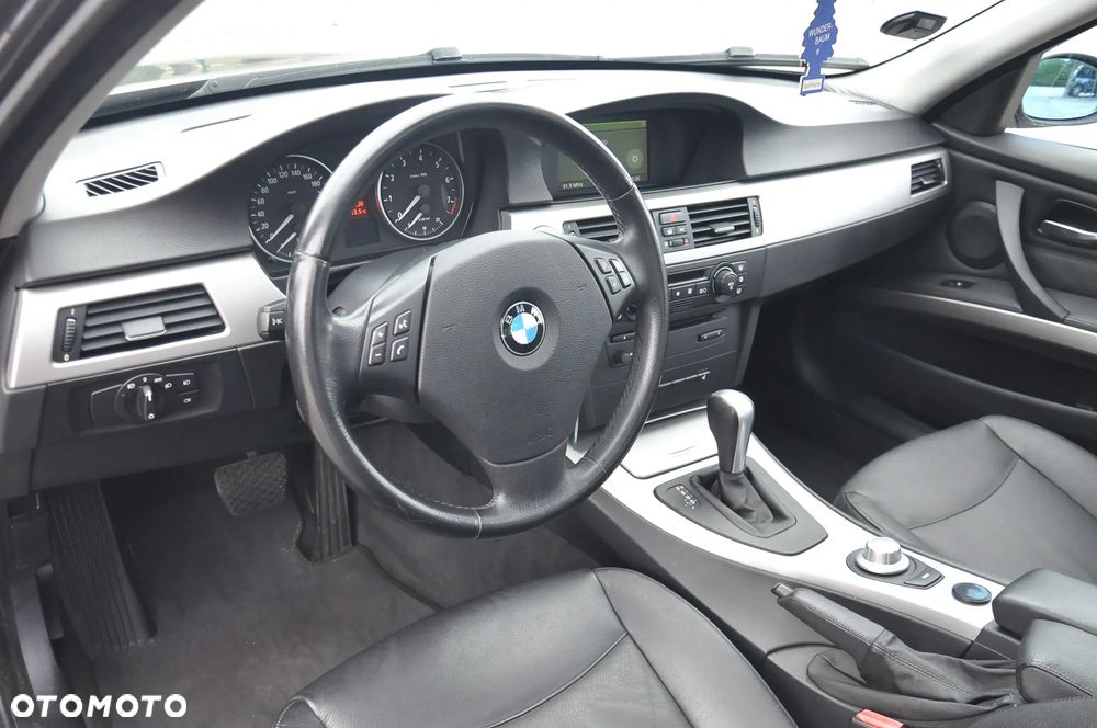BMW Seria 3 325i - 25