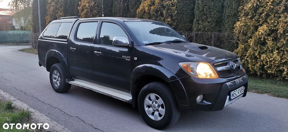 Toyota Hilux 2.5 D-4D DLX + - 12