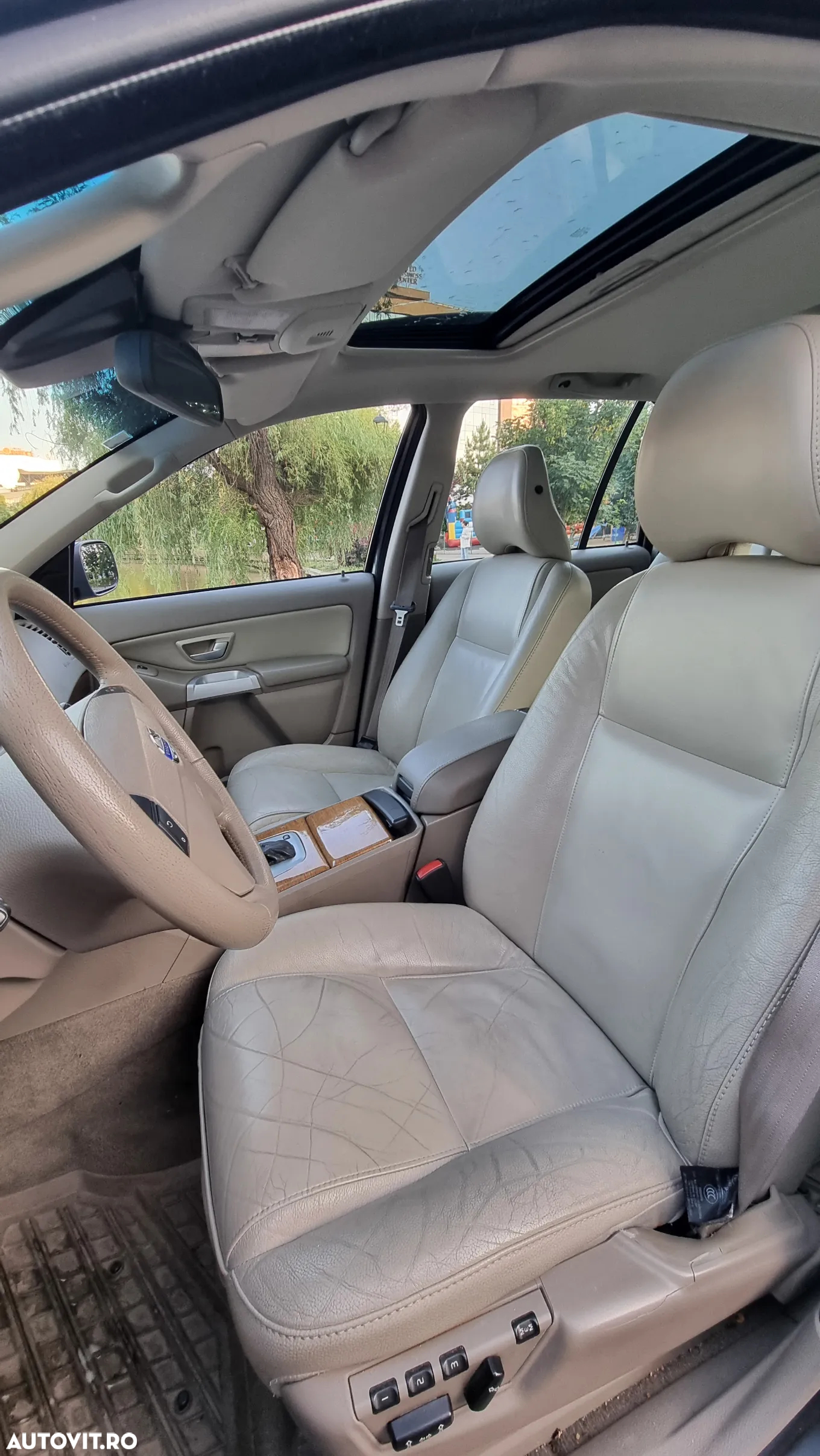 Volvo XC 90 - 9