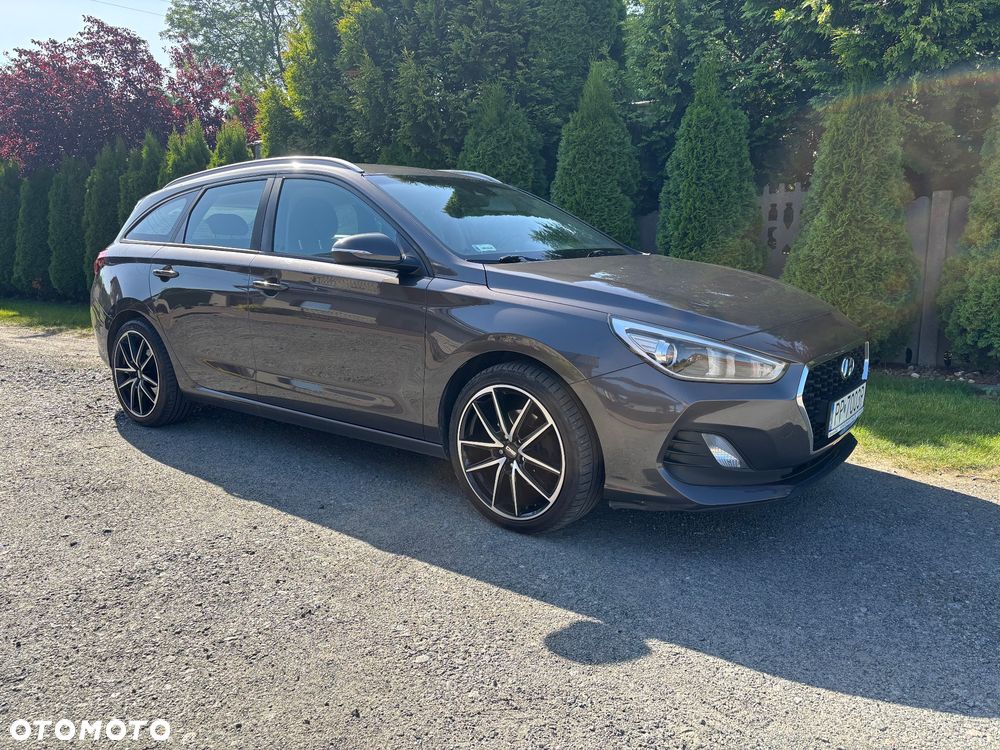 Hyundai i30 1.6 D Classic + - 6