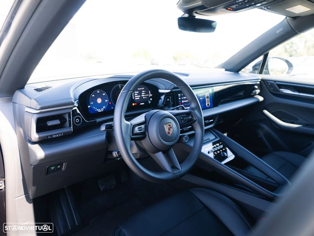 Porsche Macan Electric 4 - 22