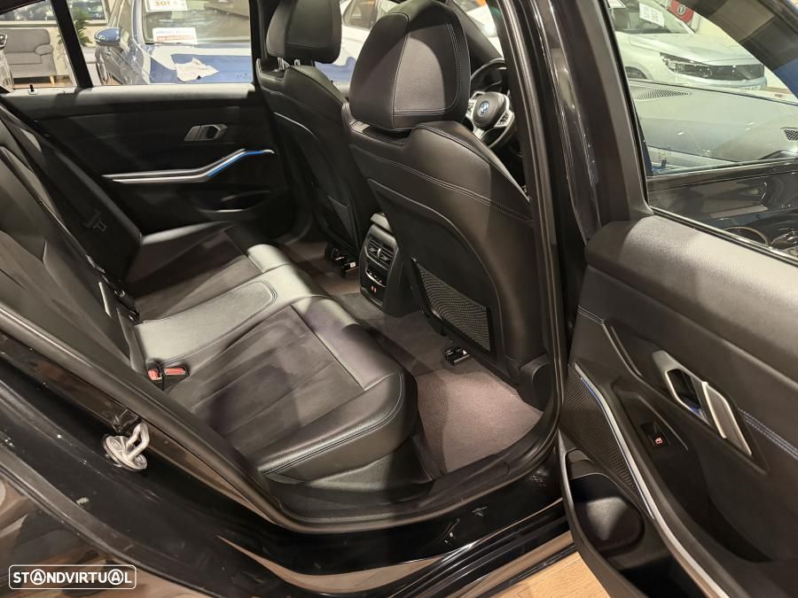 BMW 330 e Pack Desportivo M Auto - 25