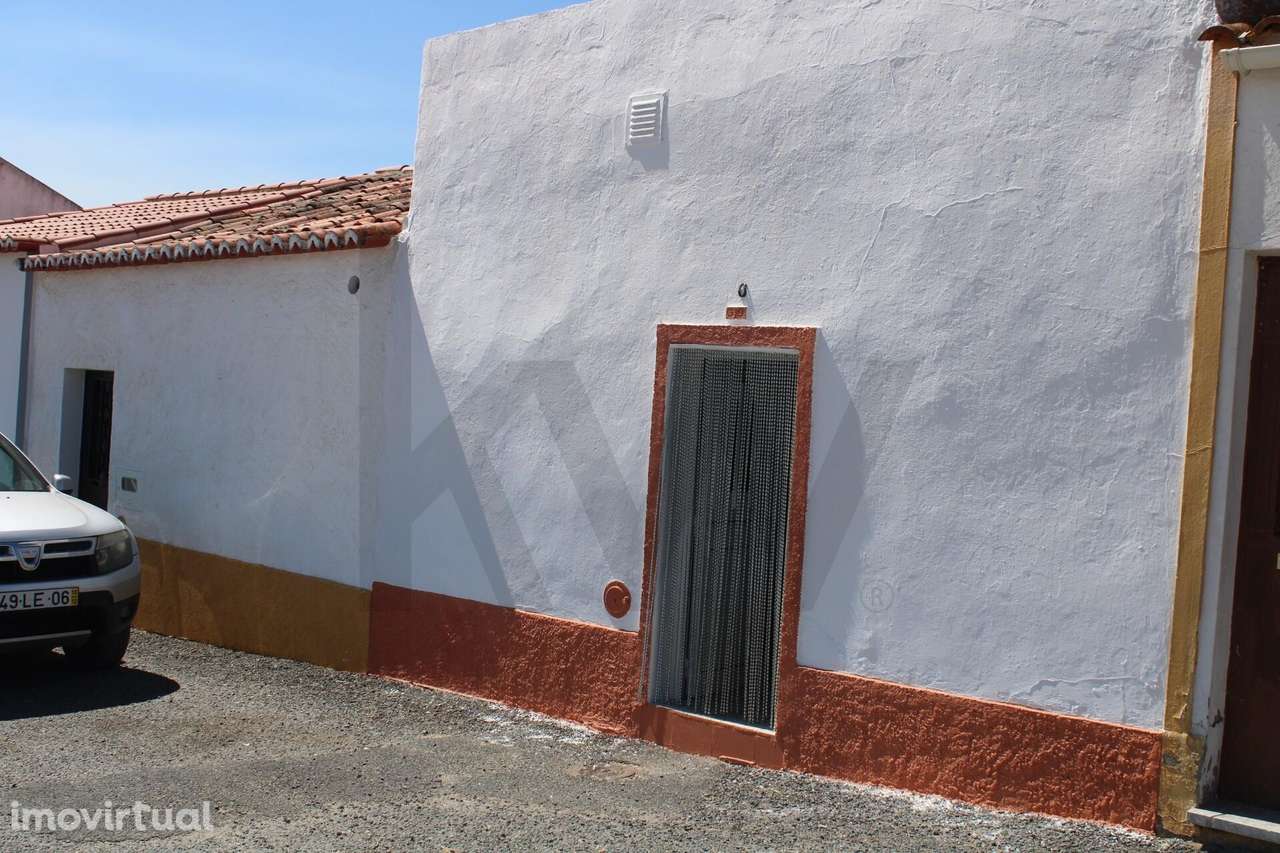 Vende-se Moradia T3 Mobilada com Logradouro em Baleizão - Beja - Grande imagem: 2/24