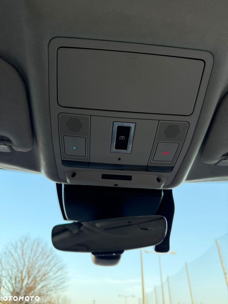 Jaguar XF 20d Portfolio - 14