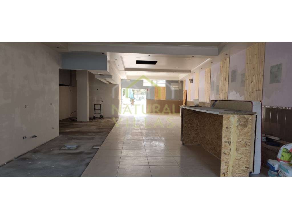 Espaço com área exterior próximo ao Hospital de Faro - Grande imagem: 4/7