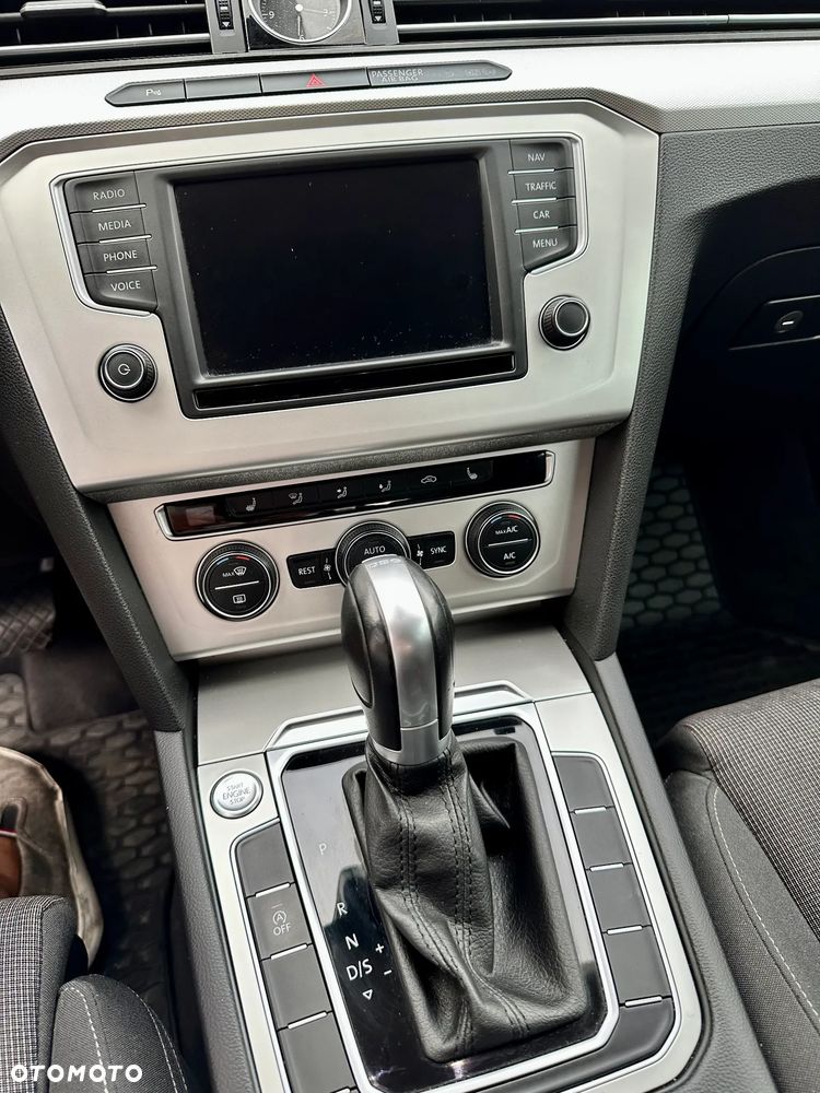 Volkswagen Passat 2.0 TDI BMT Comfortline DSG - 9