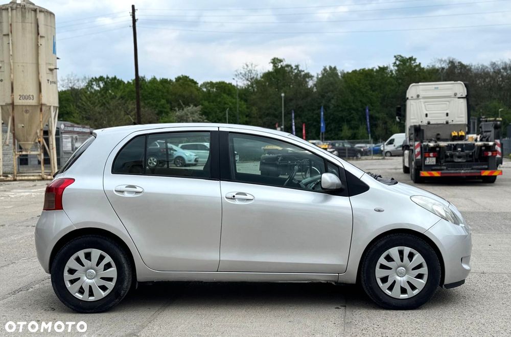 Toyota Yaris 1.3 Sol Premium MM - 25