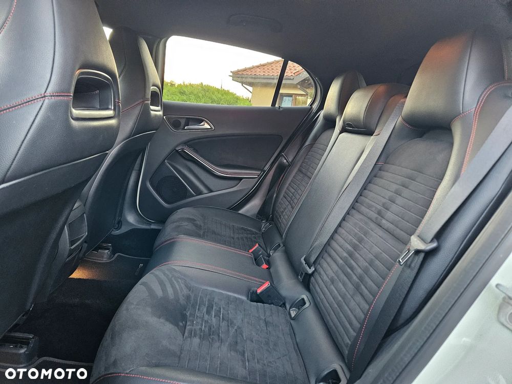 Mercedes-Benz GLA 250 4-Matic - 9