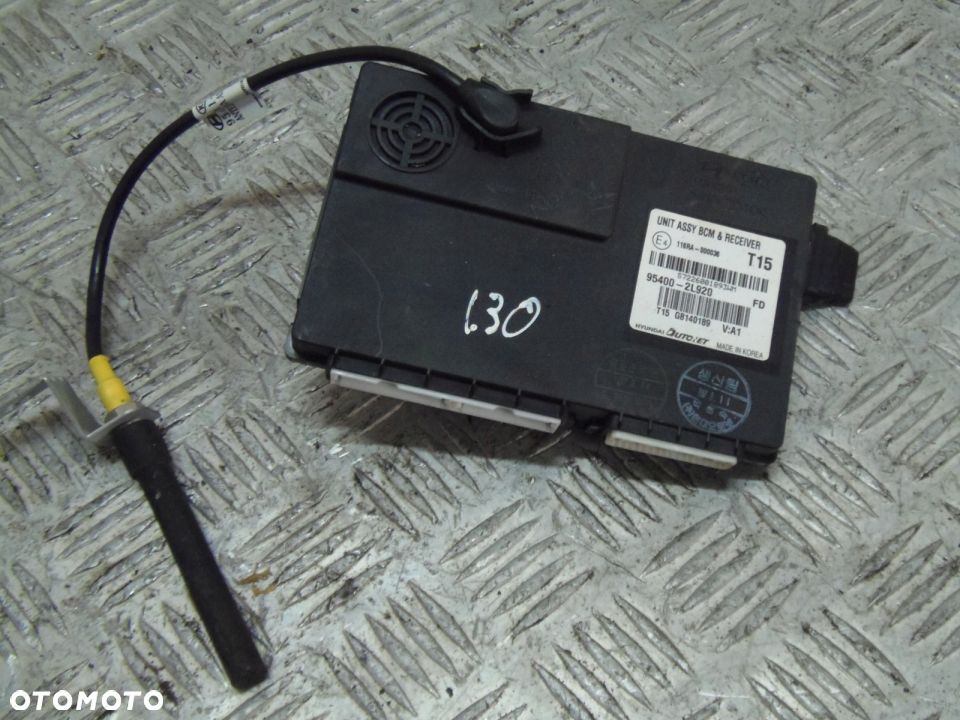 HYUNDAI I30 WZMACNIACZ ANTENOWY 954002L920 - 1