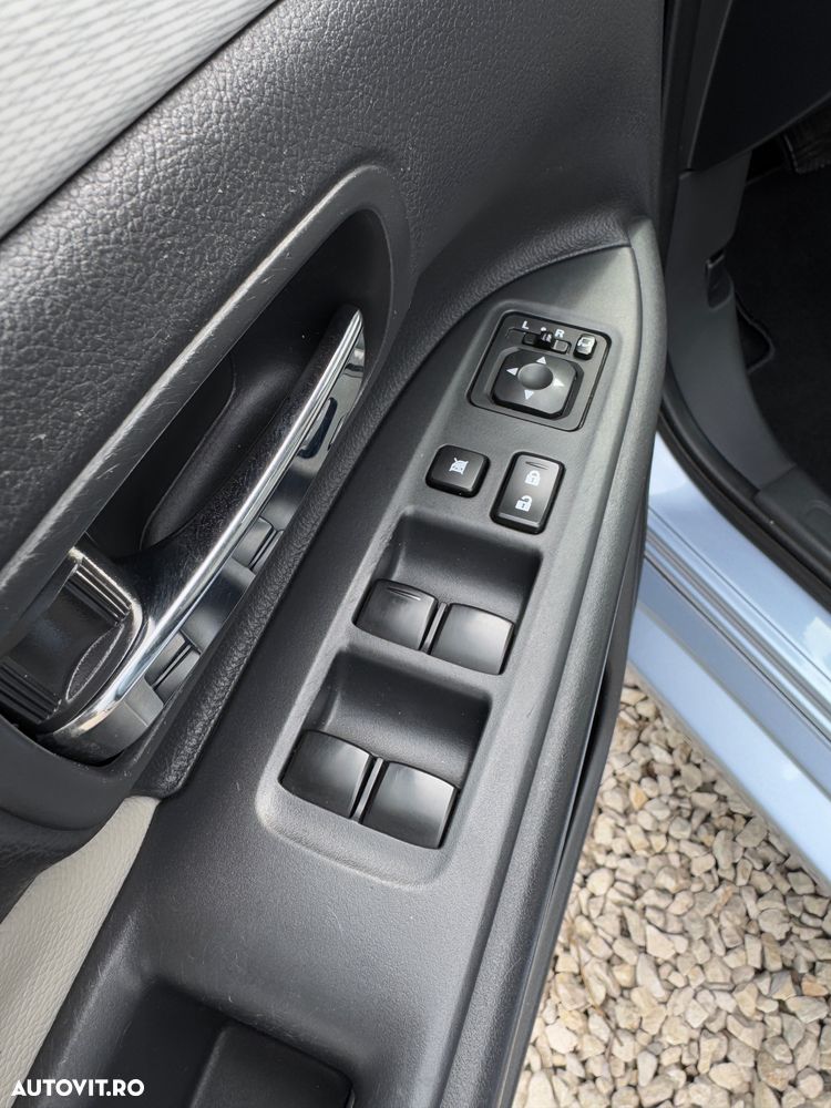 Mitsubishi Outlander 2.0 4WD Top - 13