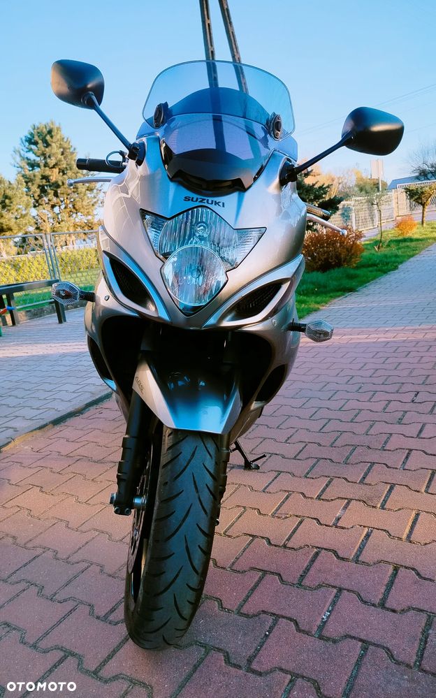 Suzuki GSX - 16