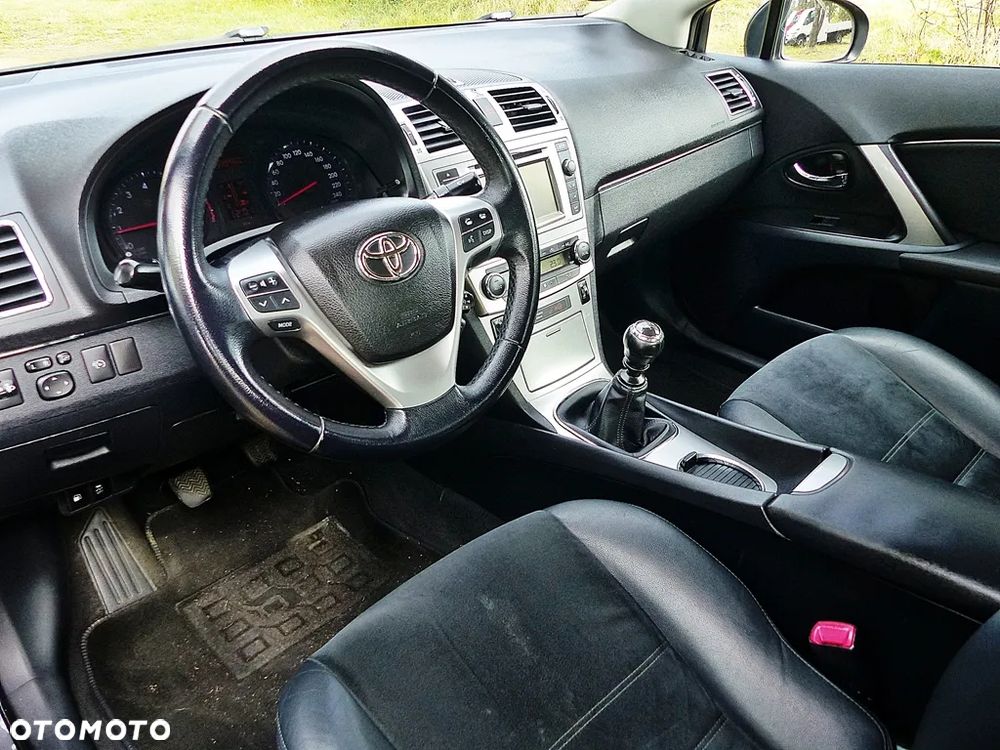 Toyota Avensis 1.8 Premium - 17