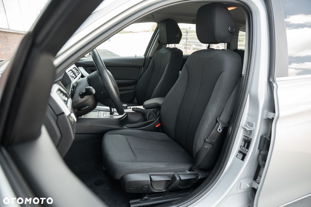 BMW Seria 3 318d - 25