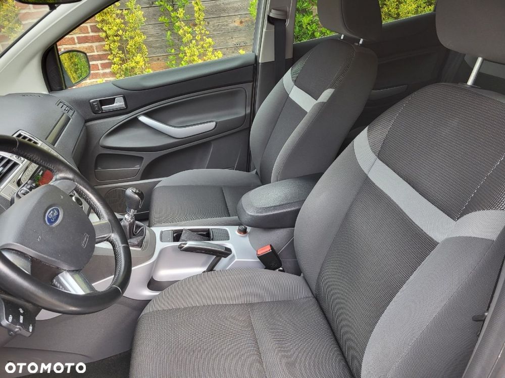 Ford Kuga - 16