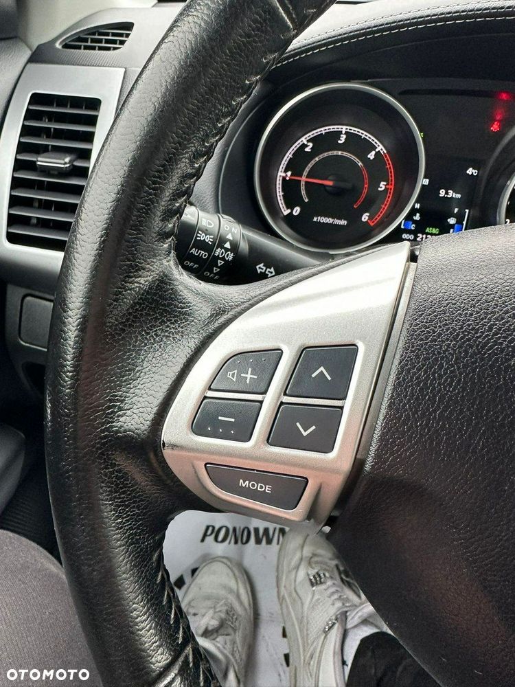 Mitsubishi Outlander - 15