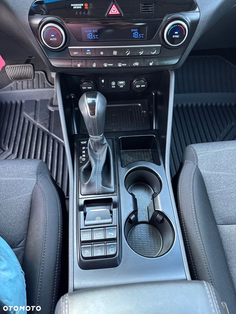 Hyundai Tucson blue 1.6 CRDi 2WD DCT Premium - 32