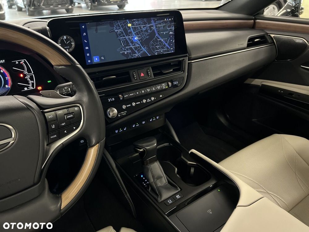 Lexus ES 300h Prestige - 27