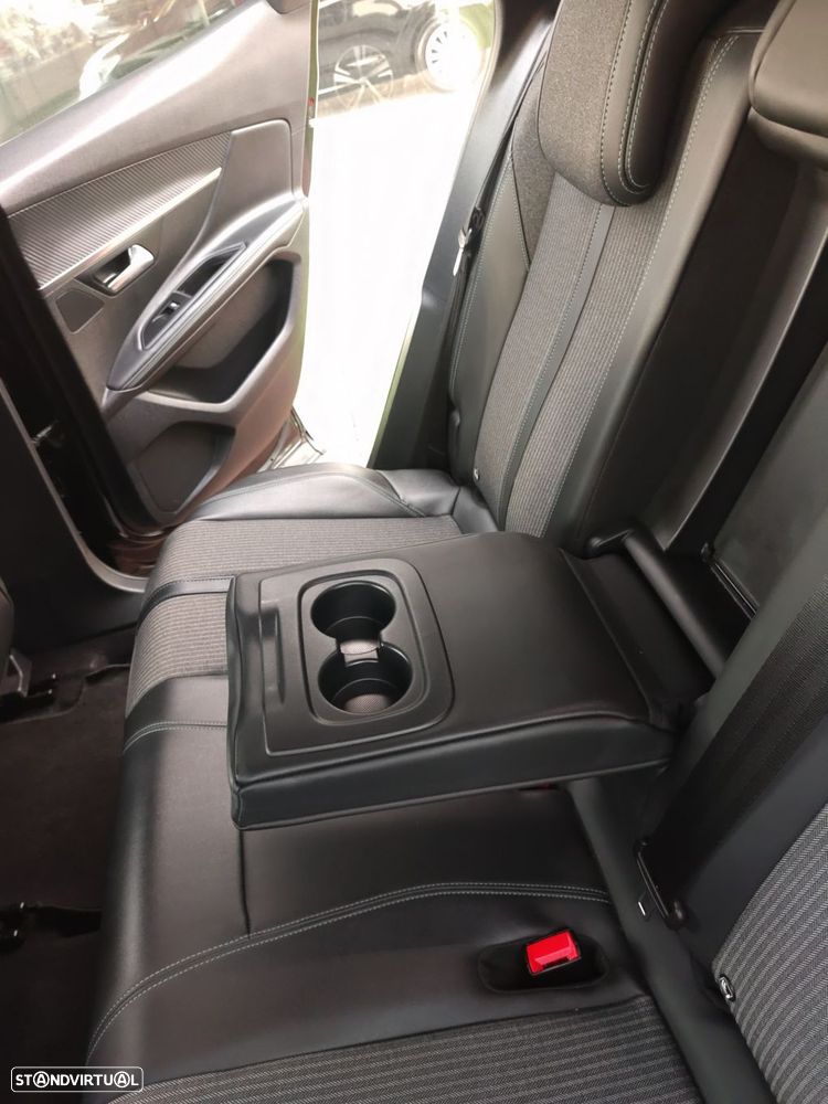 Peugeot 3008 1.6 Hybrid Allure e-EAT8 - 34