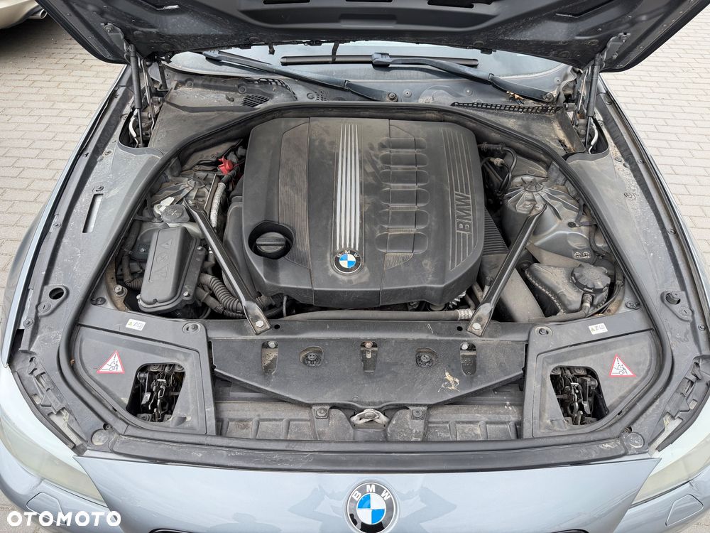 BMW Seria 5 525d Sport-Aut - 32