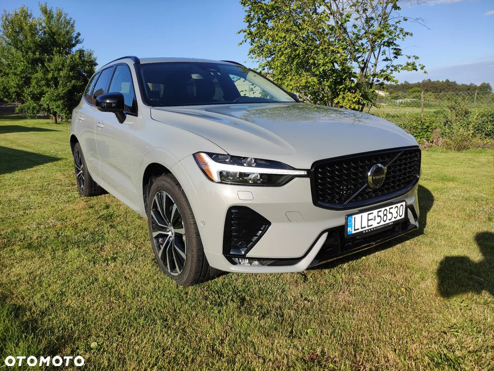 Volvo XC 60 B5 B AWD Plus Dark - 2
