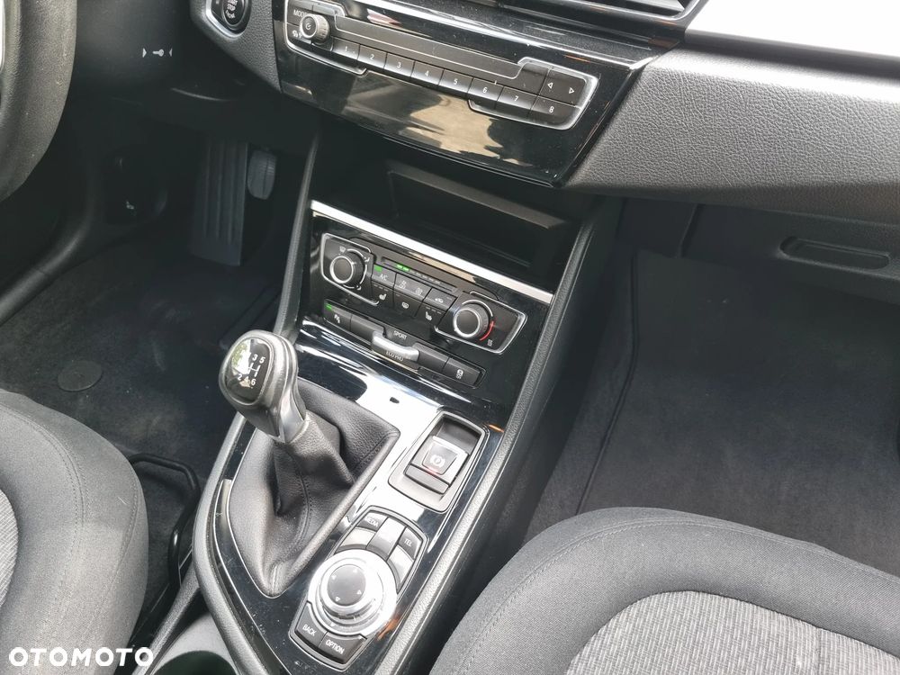 BMW Seria 2 216d Sport Line - 31