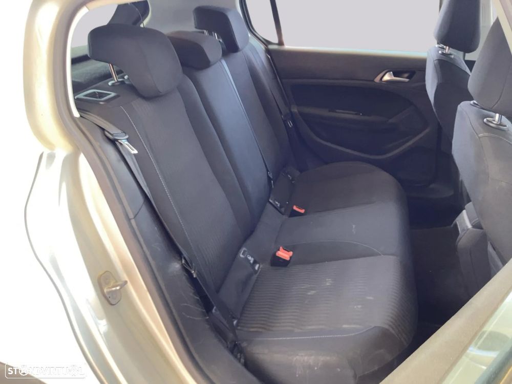 Peugeot 308 1.2 PureTech Active - 12