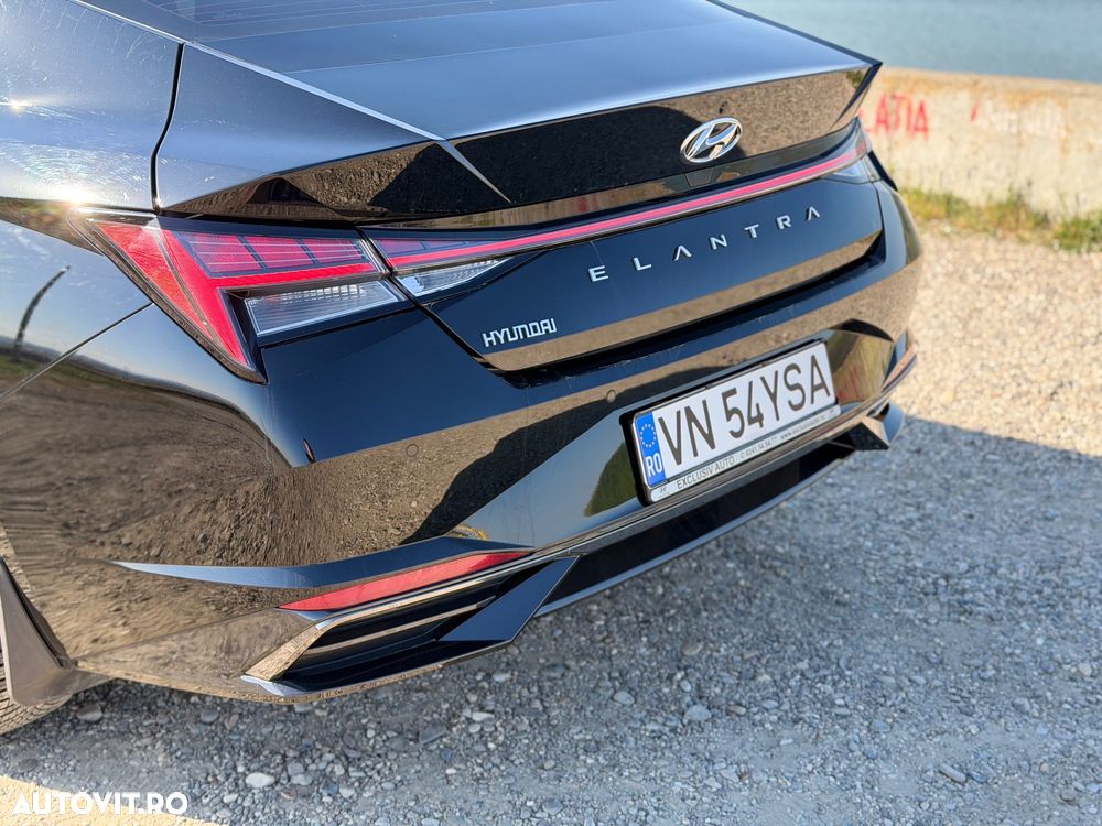 Hyundai Elantra 1.6 l 123 CP 6MT Highway - 6