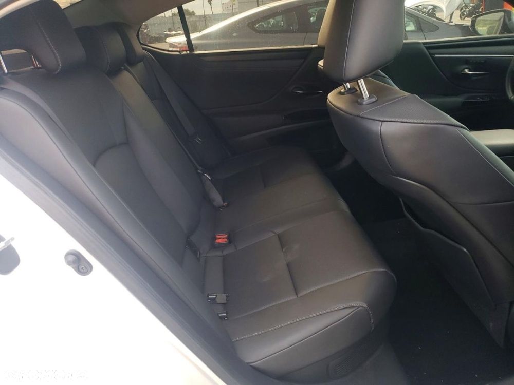 Lexus ES - 9