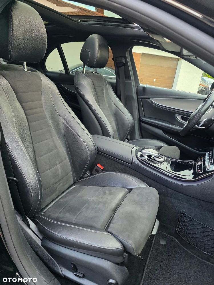 Mercedes-Benz Klasa E 220 d 4-Matic 9G-TRONIC - 22
