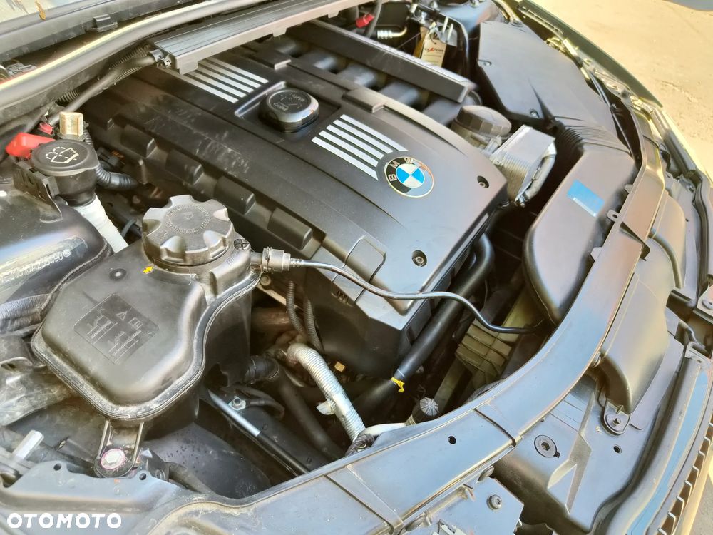 BMW Seria 3 325i - 30