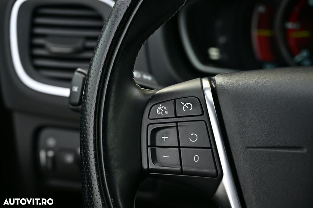 Volvo V40 D3 Geartronic RDesign - 26