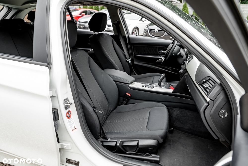 BMW Seria 3 316d - 25