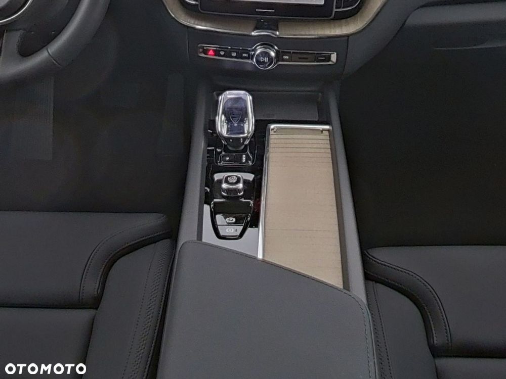 Volvo XC 60 B5 B AWD Plus Dark - 6