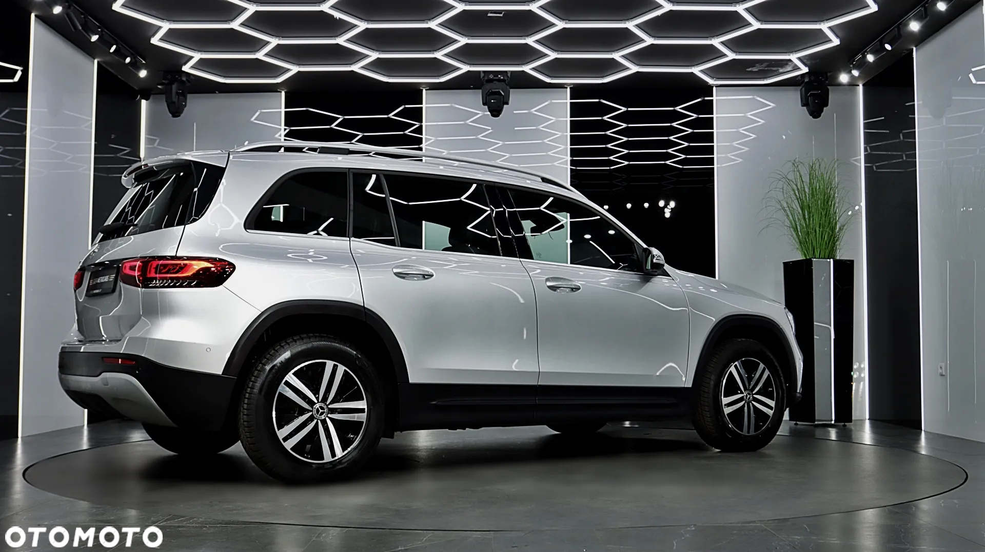 Mercedes-Benz GLB 200 7G-DCT - 10