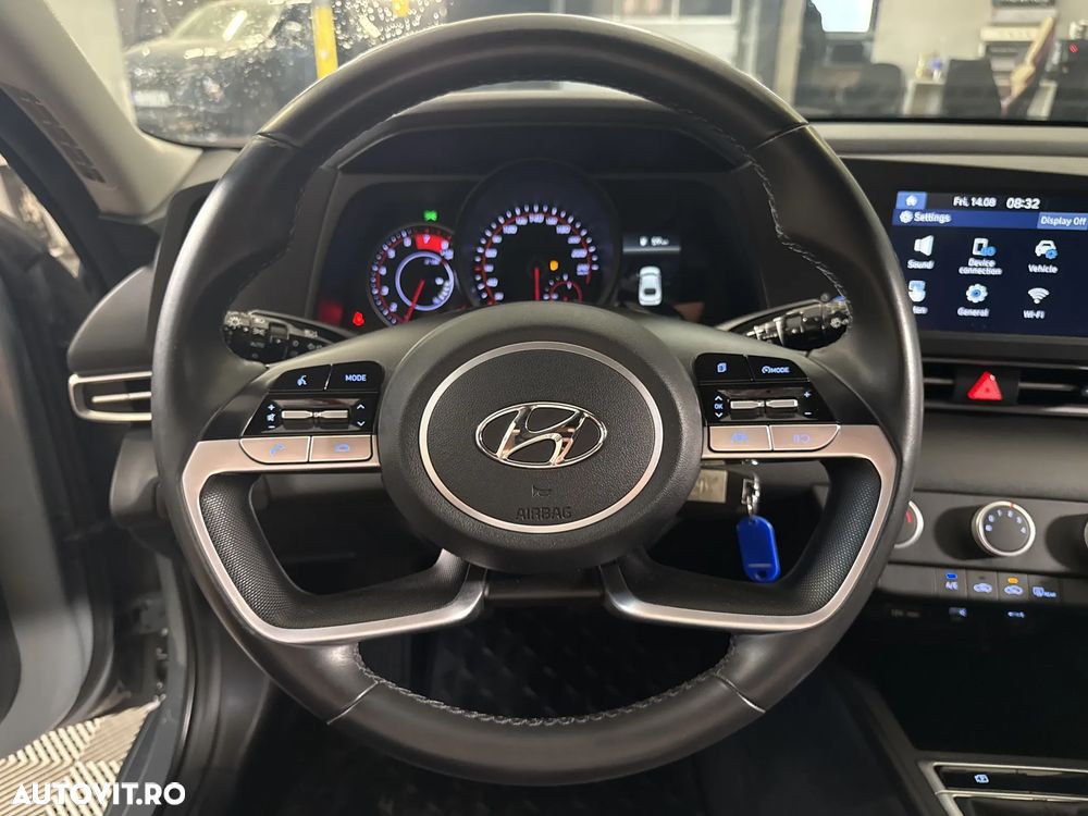 Hyundai Elantra - 17