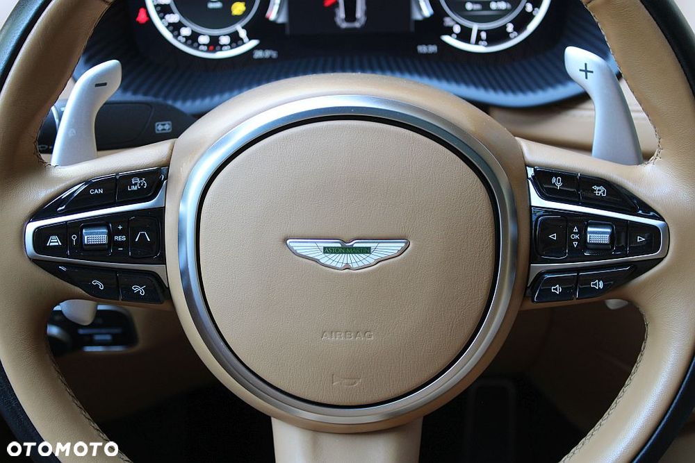 Aston Martin DBX - 20