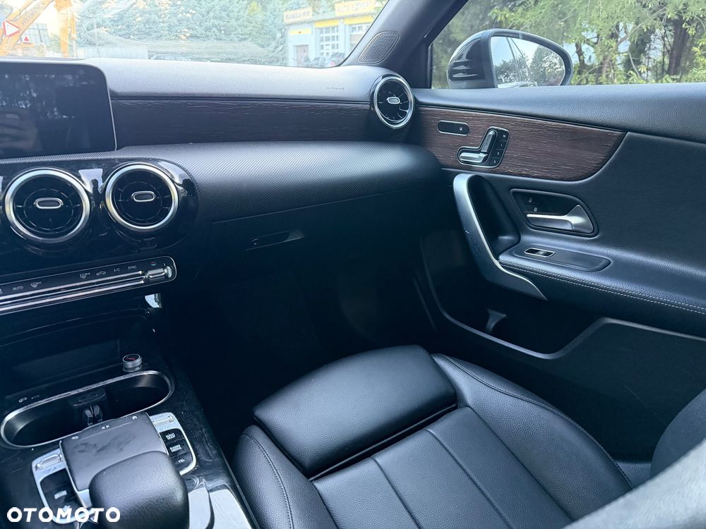 Mercedes-Benz Klasa A 220 4Matic 7G-DCT - 24