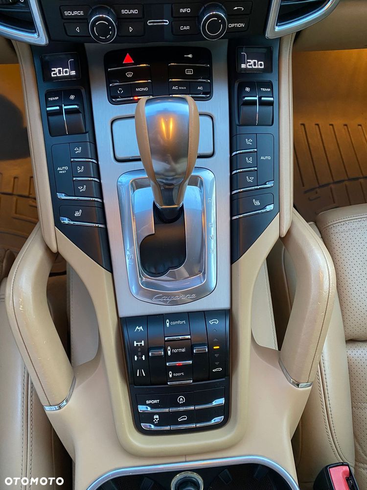 Porsche Cayenne Turbo - 19