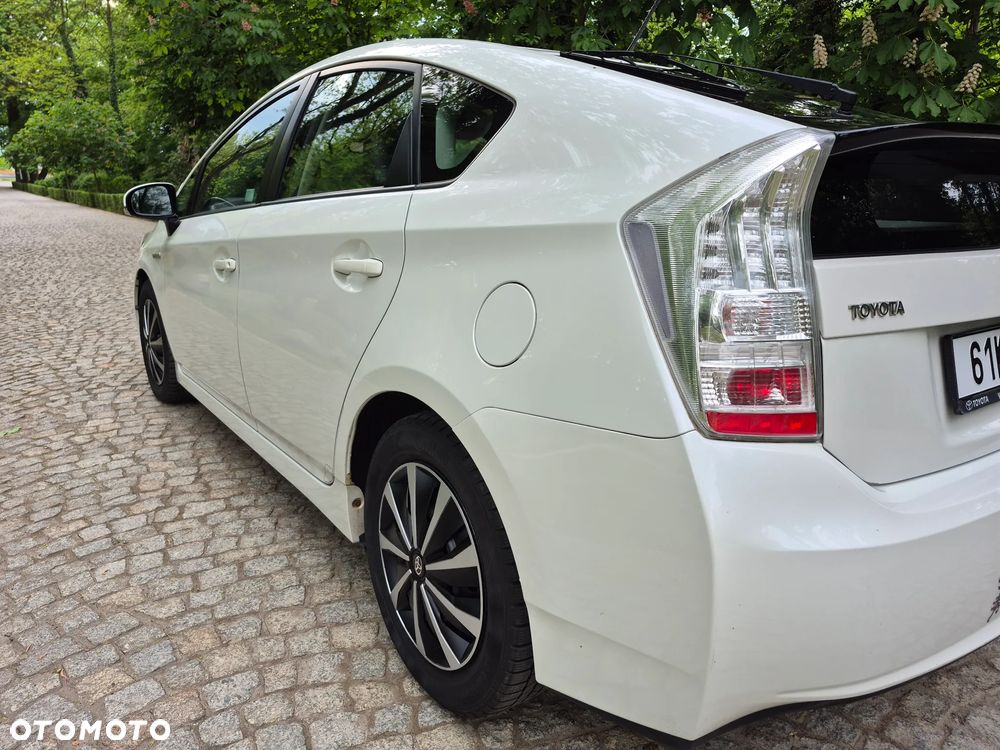 Toyota Prius (Hybrid) Executive - 18